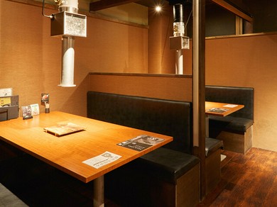 全ての席が広めでリラックス。ゆったりできる空間で焼肉を堪能
