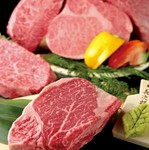 特上厚切り塩タンや厳選赤身クリミのステーキなど「至福極みコース」の名にふさわしい豪華なコースです。