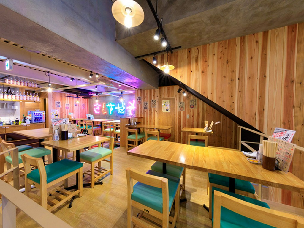 地下にはオシャレなドリンクカウンターも◎2名席も御座います。