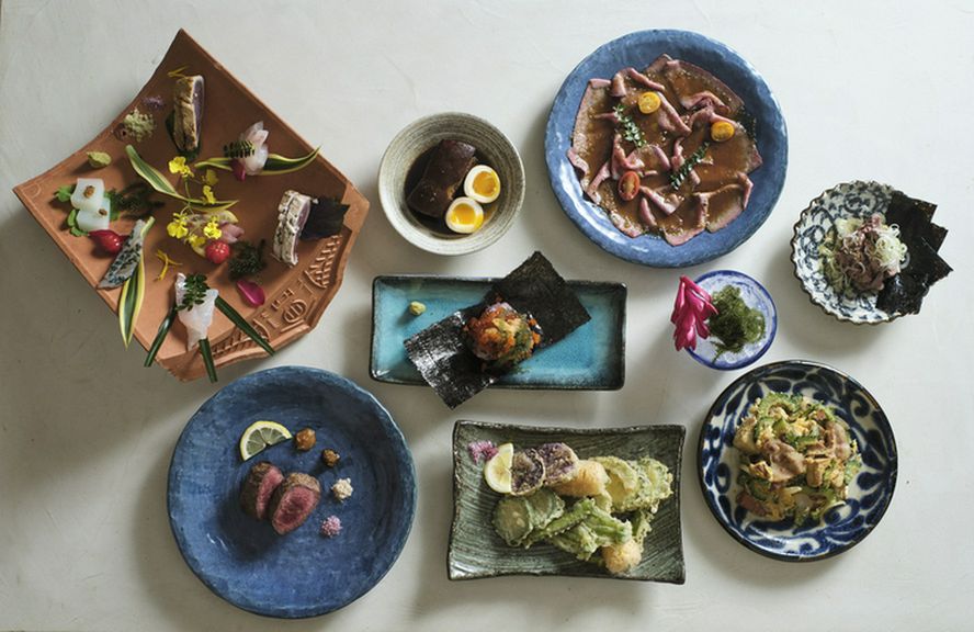 八重山諸島にスポットを当て、日々選りすぐる海の幸・山の幸