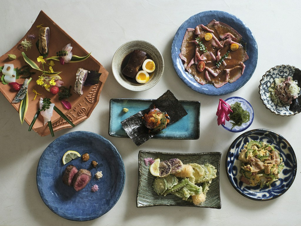 八重山諸島にスポットを当て、日々選りすぐる海の幸・山の幸