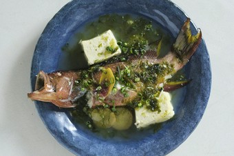 素材の秀逸さが際立つ『本日の石垣近海魚のマース煮　～石垣の塩と生アーサ～』