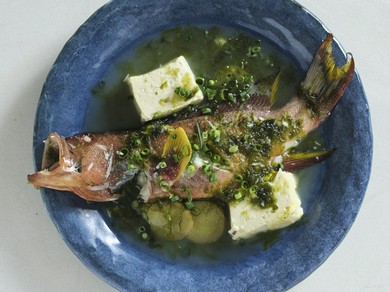 素材の秀逸さが際立つ『本日の石垣近海魚のマース煮　～石垣の塩と生アーサ～』