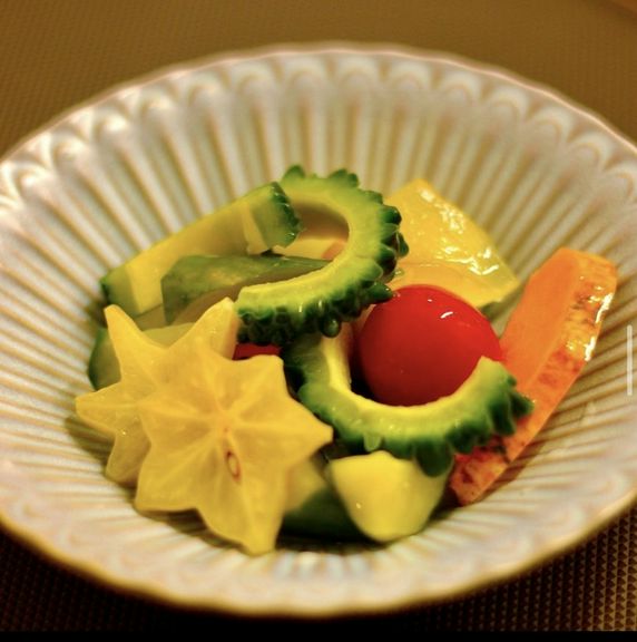 野菜の彩りと持ち味をシンプルに活かした『八重山産　島野菜のピクルス』