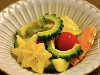 野菜の彩りと持ち味をシンプルに活かした『八重山産　島野菜のピクルス』