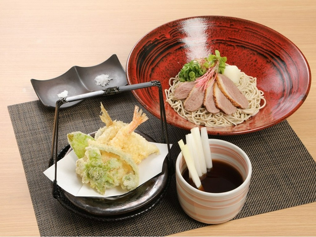 季節の天ぷらと鴨つけそば