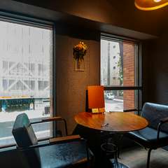 落ち着いた大人のデートに最適な、カップルシートも用意