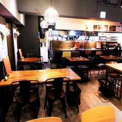 インダストリアルな落ち着いた内装♪デートや女子会に♪