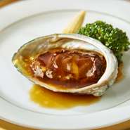 あわびの醤油煮込み／Braised Abalone in Brown Sauce