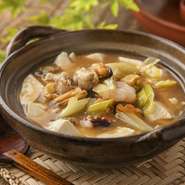 海鮮と豆腐の土鍋煮／Seafoods Braised Tofu Pot