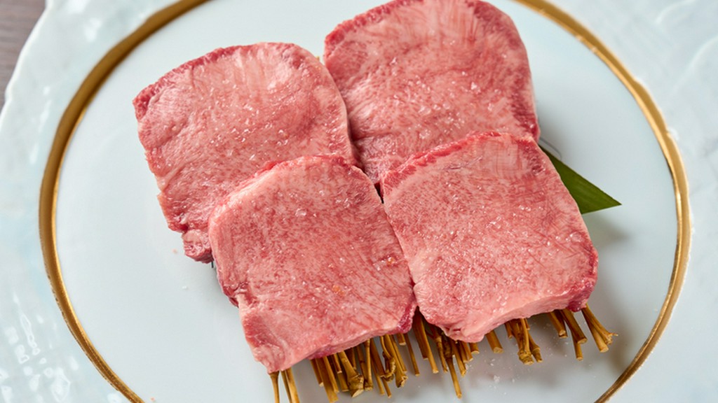 適度な厚みで食感と旨みの両方をしっかりと感じられる『黒毛和牛　厚切りタン』