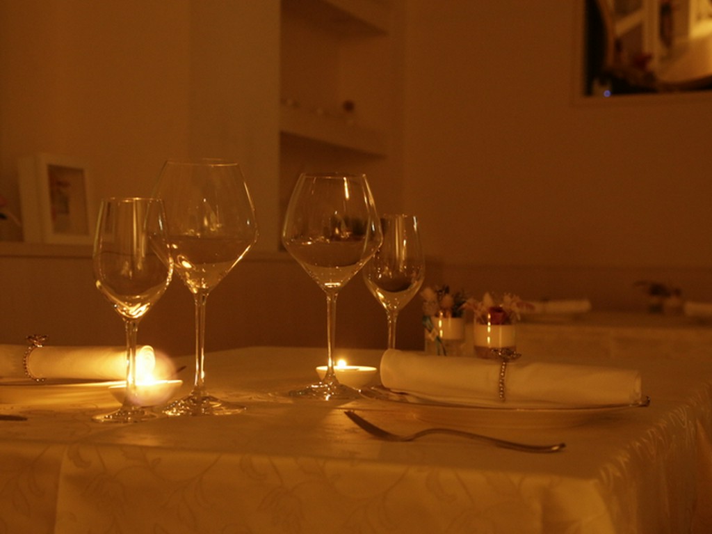 落ち着いた大人の雰囲気でお食事を