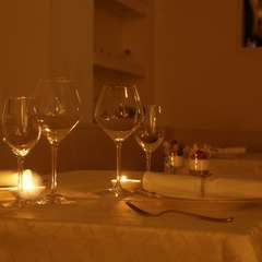 落ち着いた大人の雰囲気でお食事を