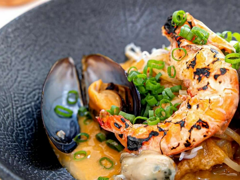 シュリンプ　広島産牡蠣　しらす　ムール貝　浅利のペスカトーレ