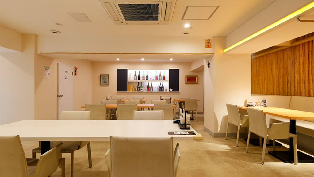 カウンター席もあり、優雅なお一人様も歓迎