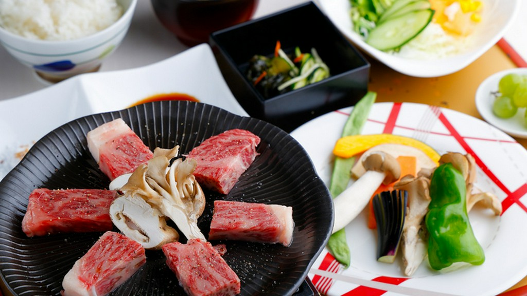 熟練の目で見極めた素材に、草津らしいこだわりを『鉄板焼き会席』