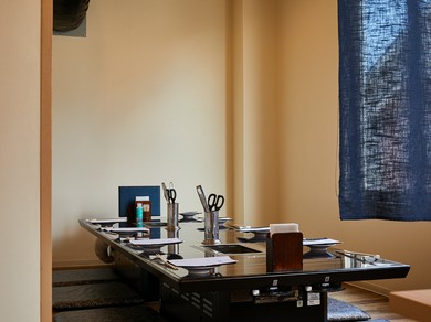 隣席を気にせず、焼肉もお酒も堪能できる座敷席