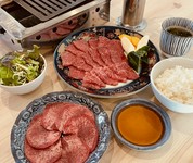 タン塩・おまかせ和牛・サラダ・スープ・ごはん（大盛無料）・ドリンク