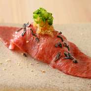 リーズナブルながら肉寿司や本格和牛も味わえるコース