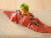 リーズナブルながら肉寿司や本格和牛も味わえるコース