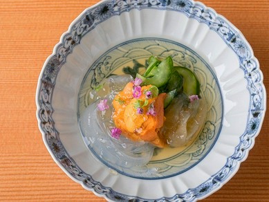 四季折々旬の食材を活かした料理でおもてなし。