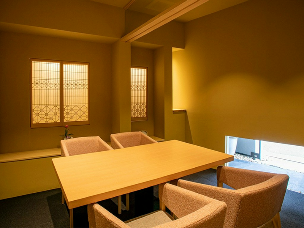 2～14名迄の大小個室をご用意。