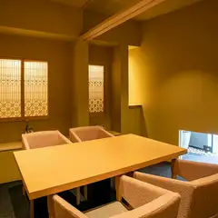 2～14名迄の大小個室をご用意。