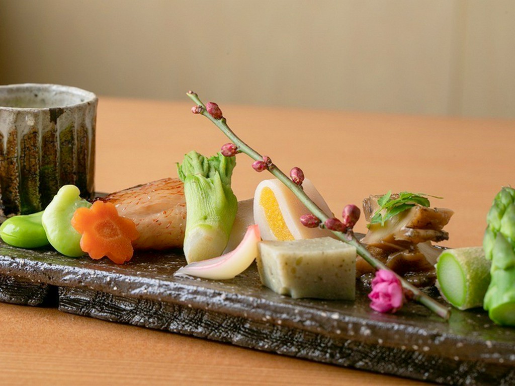 季節の食材を使用した、贅沢なお料理。