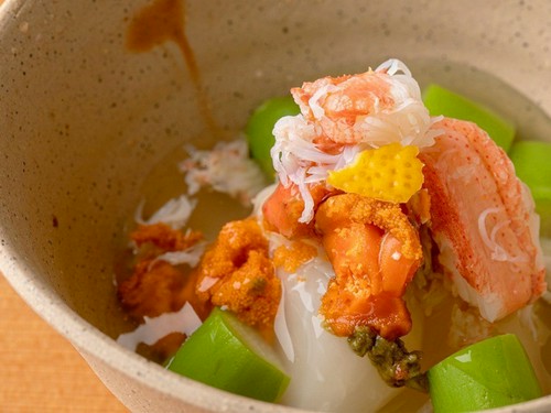 毎日変化する旬の食材を、その日一番美味しい食べ方で調理。