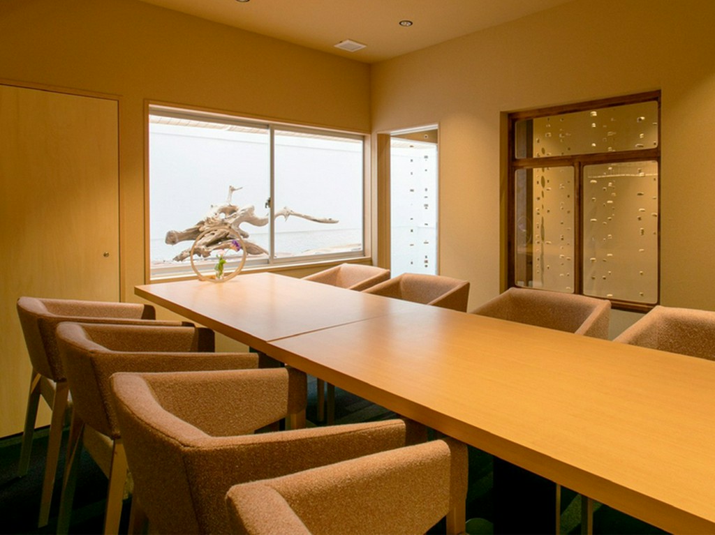 6名・8名の個室は仕切りを外し最大14名様迄ご利用いただけます。