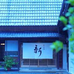 日本各地の美味しい地酒を選りすぐり、季節酒もラインナップ