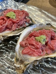 牡蠣の香りとお肉の旨みが絡み合い、贅沢なひとときを演出『牛肉と牡蠣』
