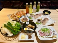 イカの姿造りをはじめ、おでんはもちろん、タン刺しなどボリューム満点のコース！2時間飲み放題付！
