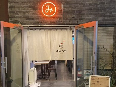 メイン通りから離れた場所にひっそり佇む“隠れ風”の立地も魅力