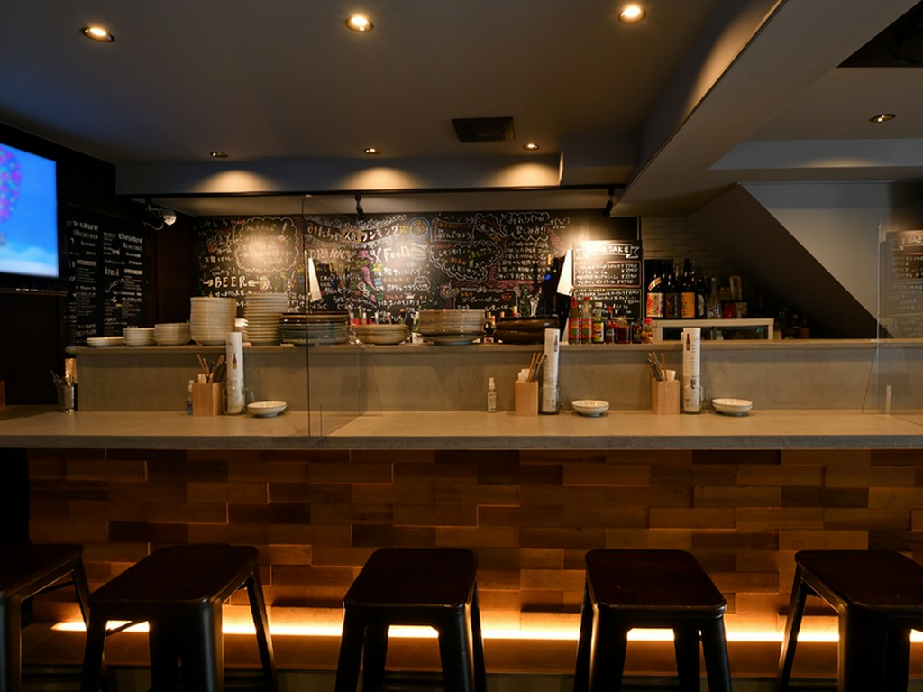 お酒と食事、会話が楽しめる。アットホームで居心地のいい空間