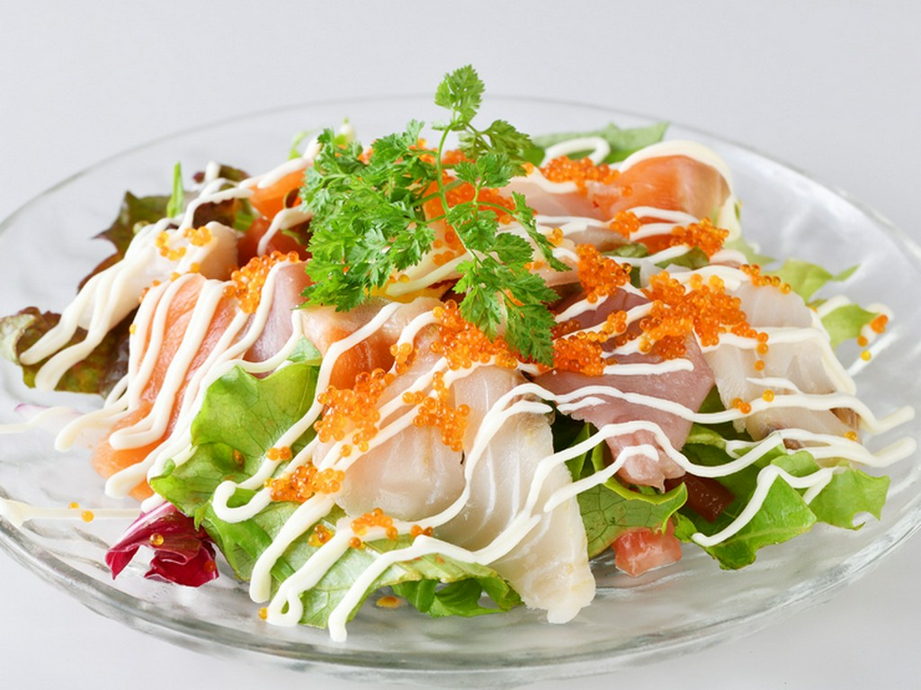 四季折々の魚介をいただく『旬の魚のカルパッチョ3種』