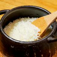 土鍋で炊き上げる、自社の田んぼでとれたおいしい「お米」