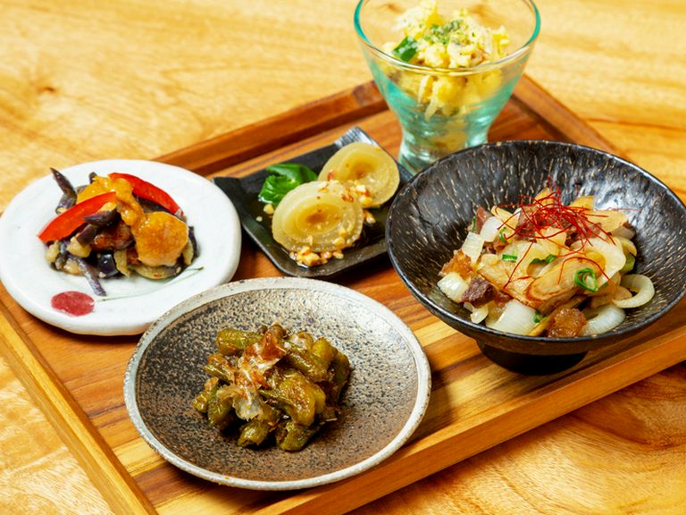 季節の食材をたっぷりと満喫!『おばんざい 5種盛り』