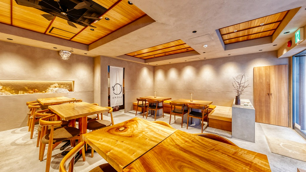 寛げる雰囲気の中で、季節の家庭料理を楽しんで