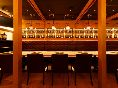 シックでお洒落な店内で落ち着いてお食事を！