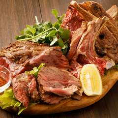 ラム肉の良さを引き出しながら、シェフが腕によりをかけて焼き上げた『ラム肉料理』