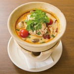 豆腐と卵のスープ:1080円／シーフードの激辛スープ：1580円