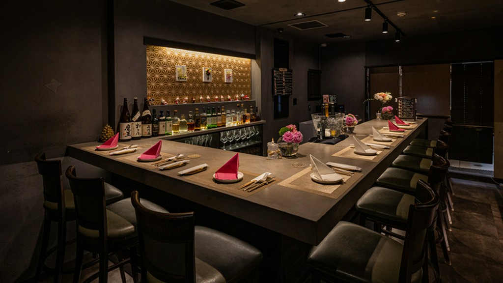 ゆったりとしたカウンター席で、寛ぎのひと時を