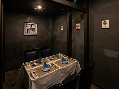 上品な雰囲気の個室もあり、2階フロアは20名迄の貸切りもOK