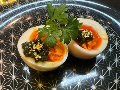 たまごとキャビアの絶妙なバランス！『開運たまご　キャビアのせ』