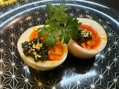 たまごとキャビアの絶妙なバランス！『開運たまご　キャビアのせ』