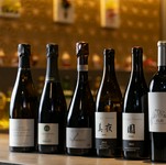 フランス産を中心に各国のワインを取り揃えております。ワインリストをご覧ください。
