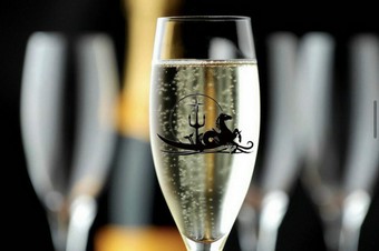 グラスワインも常時20種ほど。豊富なドリンクも楽しんで