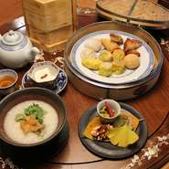 料理に使われる食材は、国産が中心。魚介類・野菜・肉など鮮度の良いものばかりを厳選して仕入れています。また、国内で仕入れできないものは、本場・四川や香港から取り寄せています。