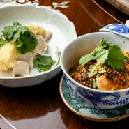 国産を中心に、一部は海外から輸入した食材を使用しています。また、化学調味料は使っていません。全ての食材は、老若男女、安心して食べることができるものばかりです。